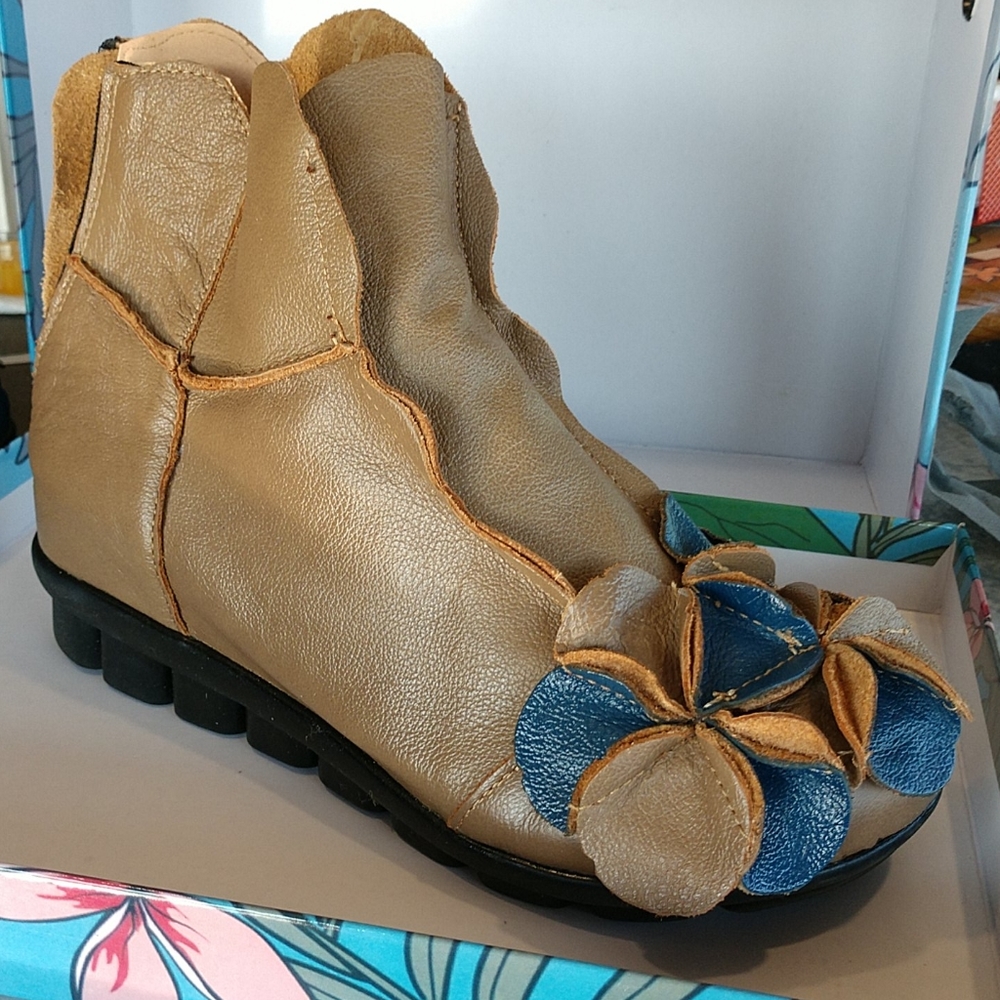 Tin Rui ...beige floral ankle boot. women's size 8